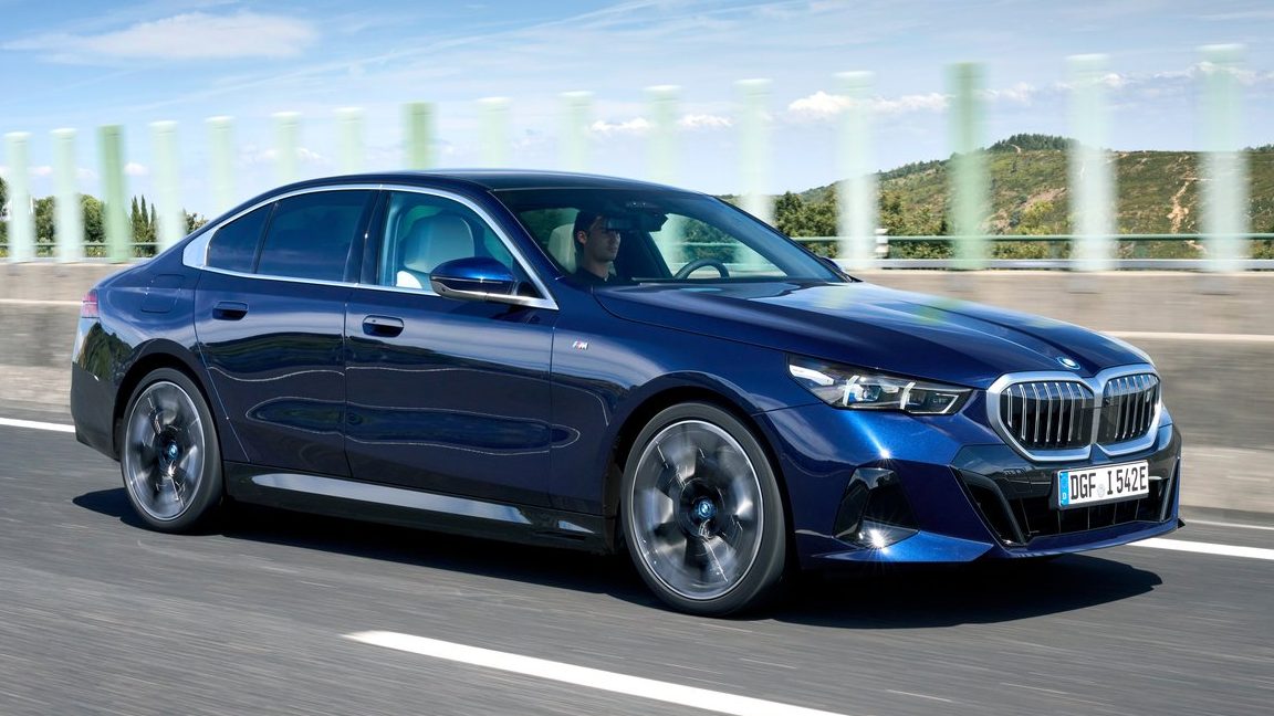 고속도로 크루징에 최적화된 프리미엄 비즈니스 세단 BMW 5시리즈